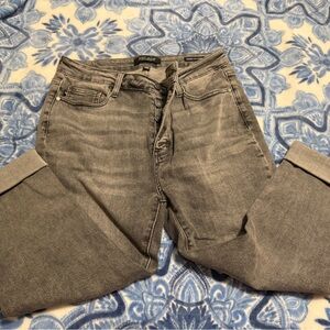 Judy Blue Grey cuffed Capri size 13/31
